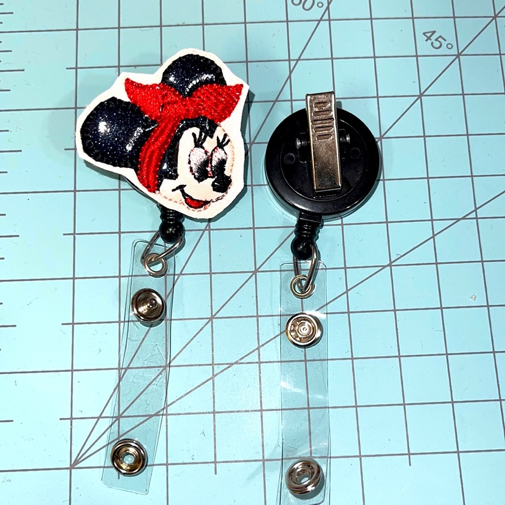 Mouse badge reel